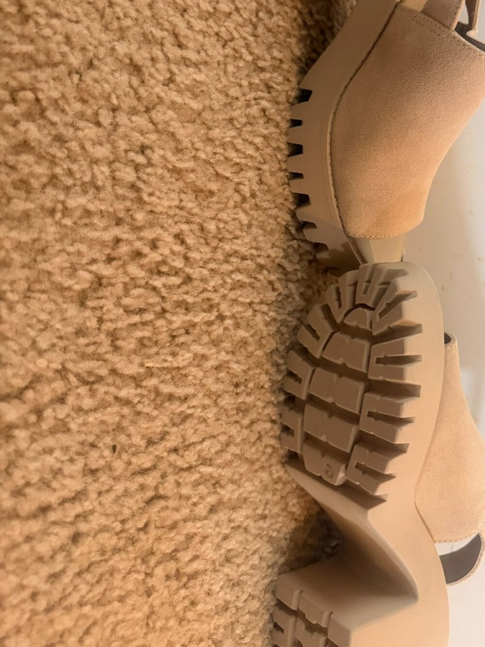 Steve Madden Platform Clog Sandals Women’s Size 10 Beige Suede Lug Sole